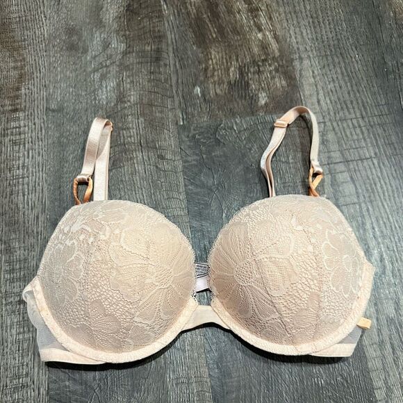 Victoria’s Secret Bra! - Picture 1 of 5